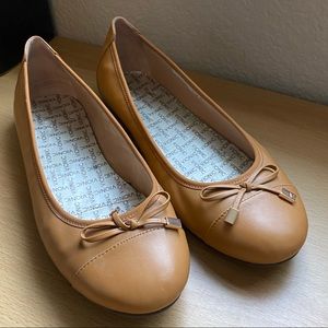Vionic Minna Ballet Flats In Tan